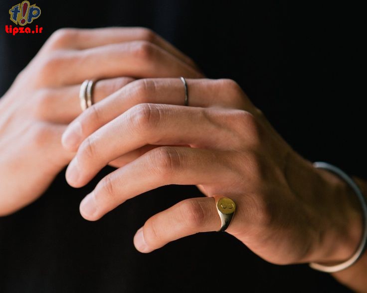 هر انگشتر مردانه در دست چه کاربرد و معنی دارد؟