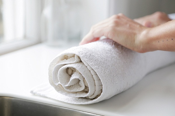 نحوه شستشوی لباس با دست: 4 نکته تخصصی