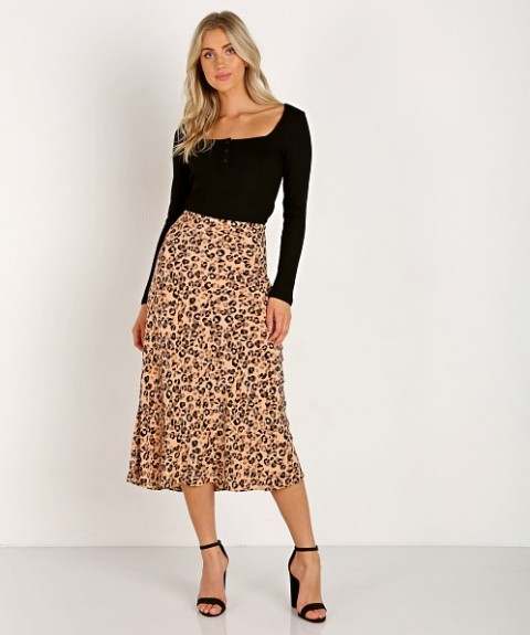 ایده استایل با دامن پلنگی زنانه