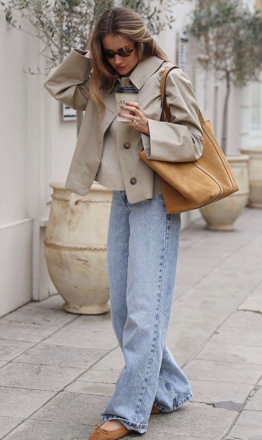 استایل شلوار جین با کت رنگ شتری شیک برای پاییز و زمستان 2026